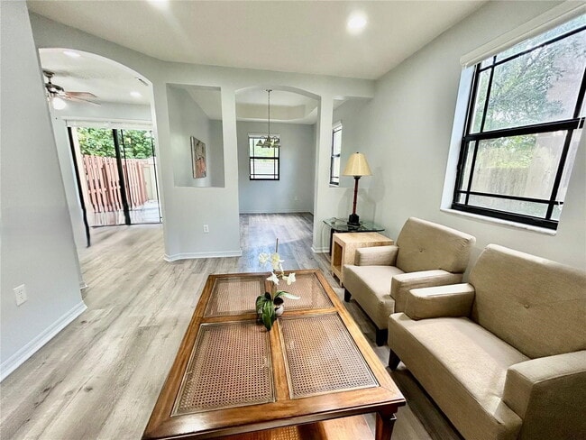 Photo - 607 NE 35th Ave