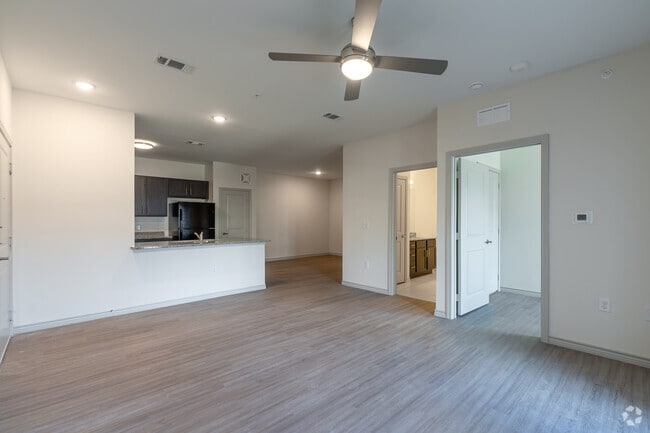 1 habitación, 1 baño, 851 pies cuadrados, sala de estar
