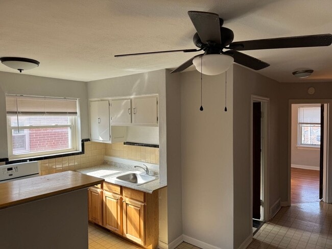 Building Photo - 4519 Jamieson Ave Unit 4519-2S Jamieson