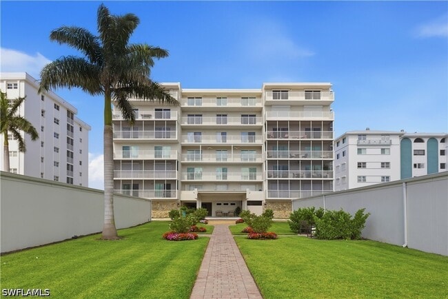 Building Photo - 1977 Gulf Shore Blvd N Unit 306