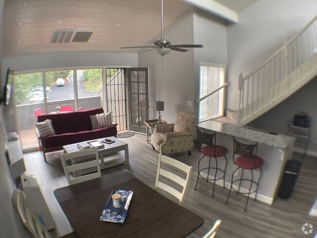 Building Photo - COMING SOON! Furnished 1-Bed 1-Bath Condo ... Unit #466