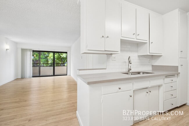 Photo - 7540 Hampton Ave Unidad 202