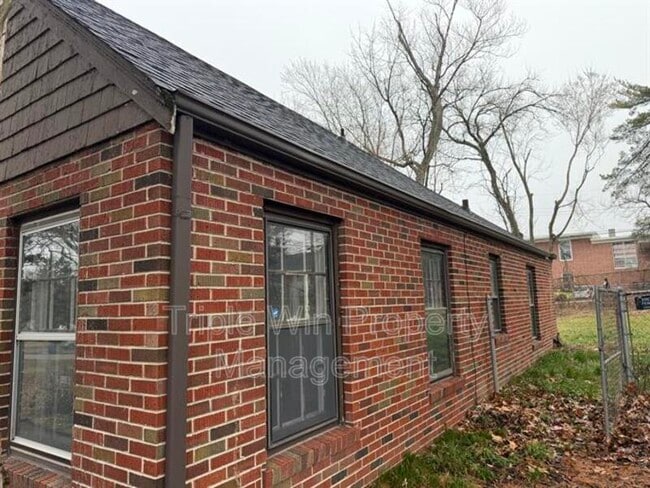 Photo - 520 Hentschel Pl