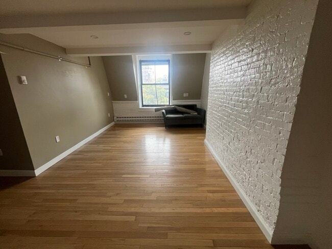 Photo - 117 Beacon St Unit 6R