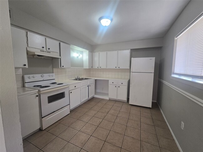 Photo - 911 Avenue K Unit 9