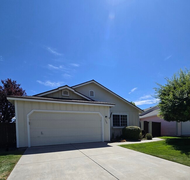 Building Photo - 1769 Heather Cir Rental