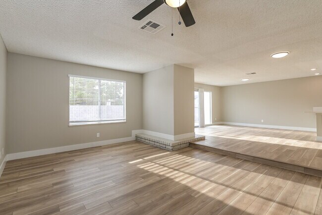 Photo - 832 Cherry Dr