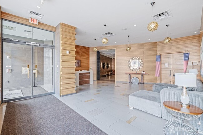 Photo - 110 Somerset St Unidad 2205