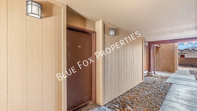 Building Photo - 1810 E Blacklidge Dr Unit 102