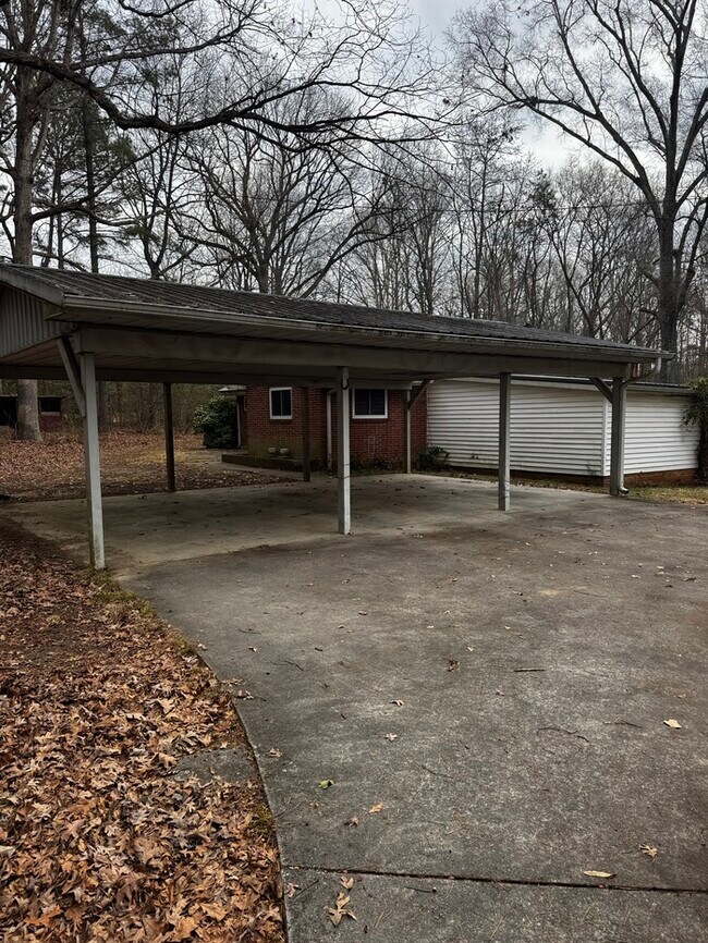 Photo - 215 Clark Rd