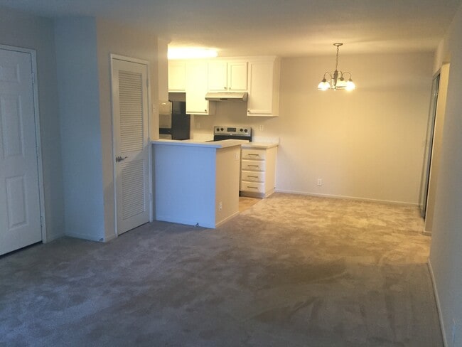 Photo - Remodeled 1 Bed 1 Ba apartment. Stainless ...