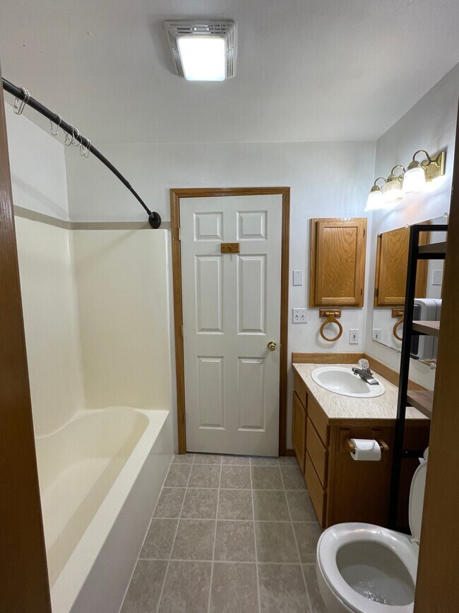 505 W 3rd Ave Unit 2