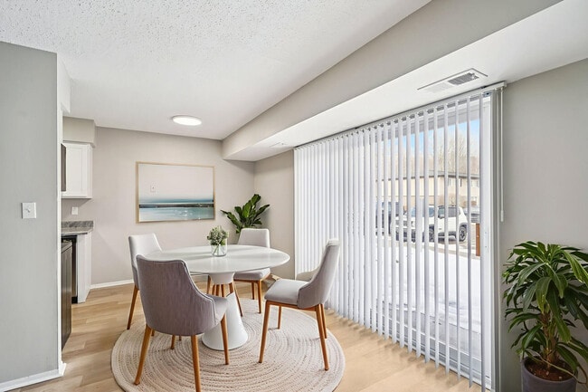 Photo - Cambridge on Ford