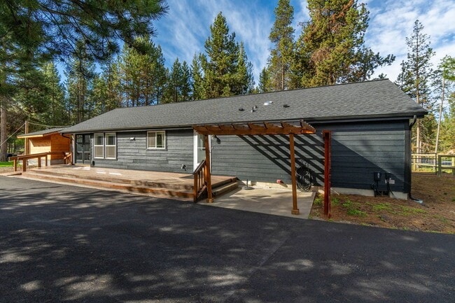 Photo - Fully furnished corner property south of Sunriver