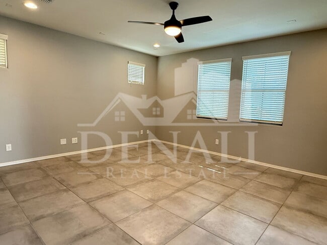 Photo - 731 W Winchester Dr