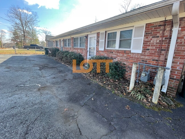 Photo - 2404 E Lee Rd Unit A