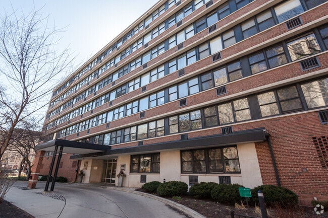 Building Photo - 2300 N Commonwealth Ave Unit #  06E Rental