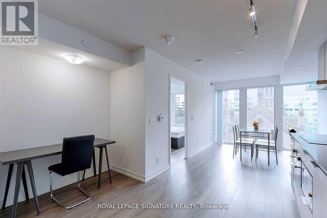 Photo - 60 Shuter St Unit 807