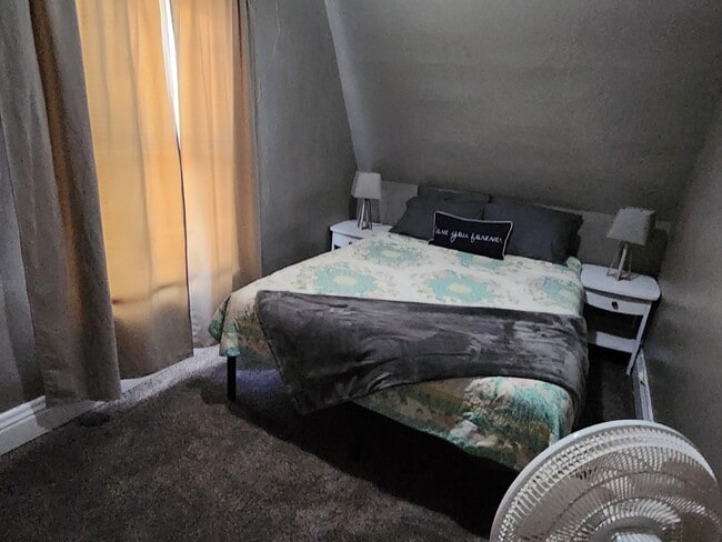 Photo - 942 E 3rd St Unit B