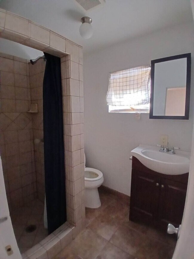 445 Rosemont St Unidad Back House