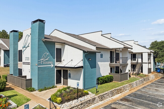 Building Photo - Broadway Reserve