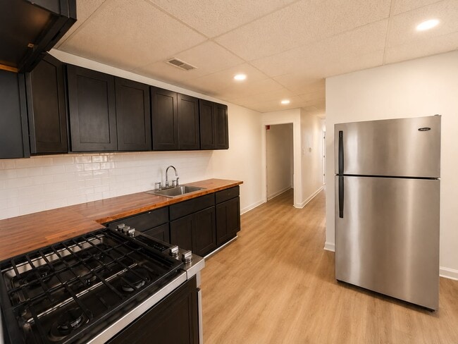 Building Photo - 2115 W Ontario St Unit 3