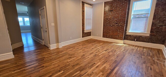 Photo - 2146-2148 Victor St. Unit 2146 3rd Flr