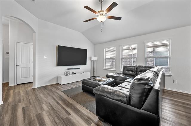 Photo - 424 Pollyann Trl