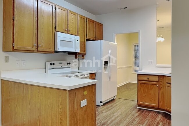 Photo - 102 Selsey Dr
