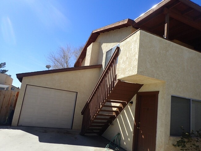 Building Photo - 1013 W Atkins Ave Unit C