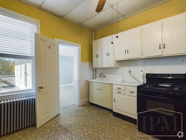 Building Photo - Available Now - Spacious 1 bedroom 2nd flo... Rental