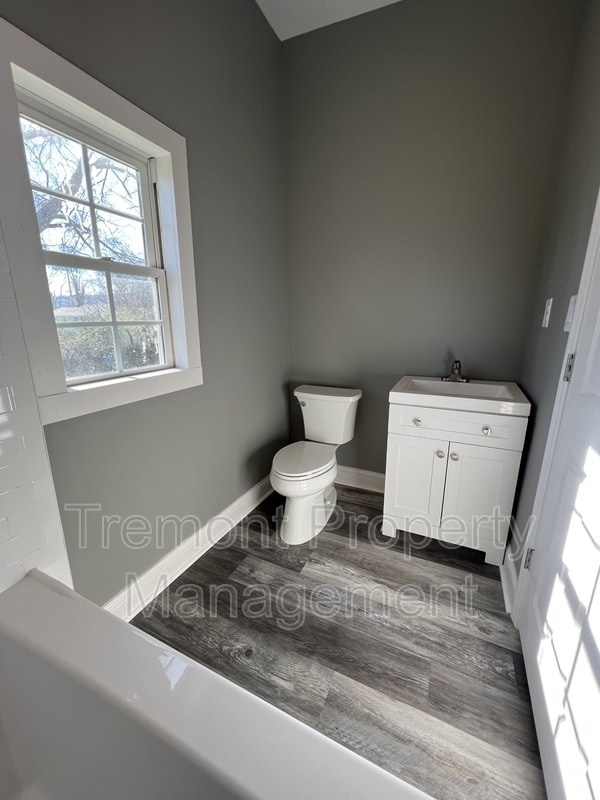 Photo - 1218 E 35th St