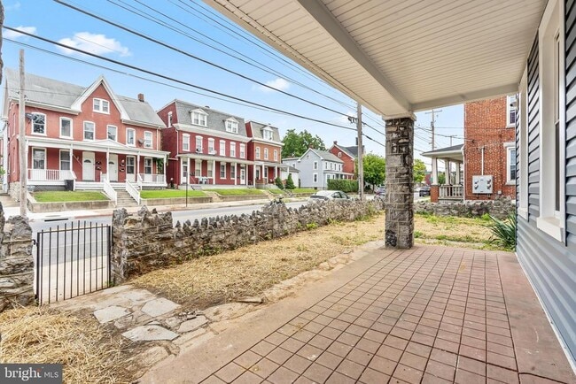 Photo - 753 W Washington St