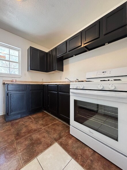 Photo - 921 N Fulbright Ave