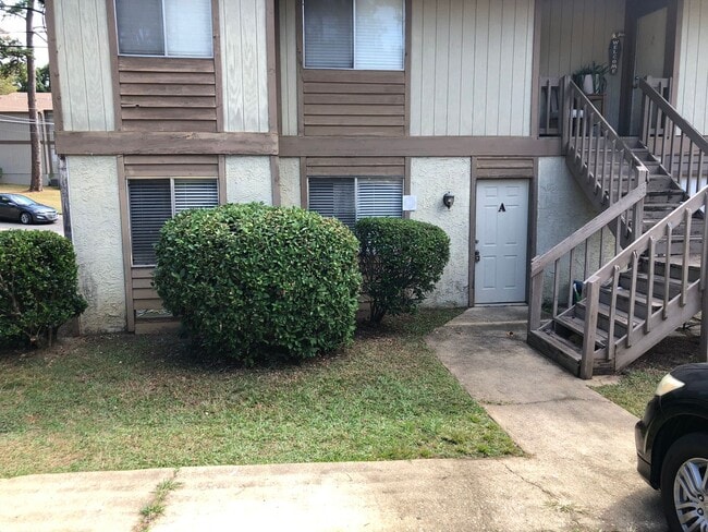 Photo - Downstairs unit in Pointe East avail NOW! Unit A