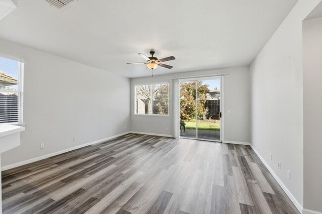 Photo - 357 Hatton Ct