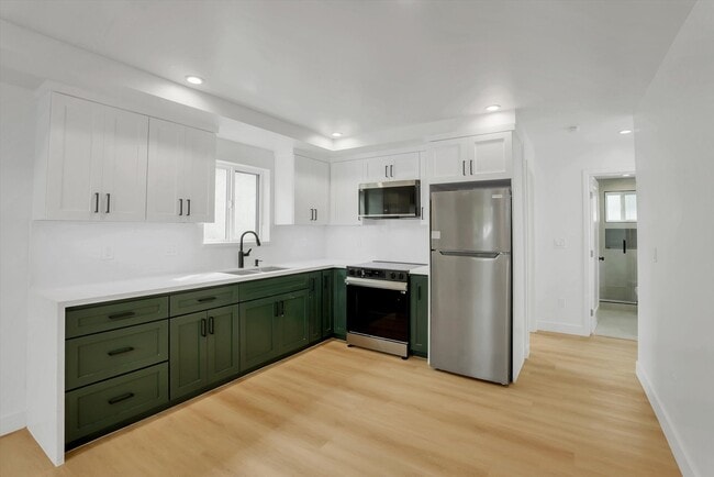 Photo - 2114 E 2nd St