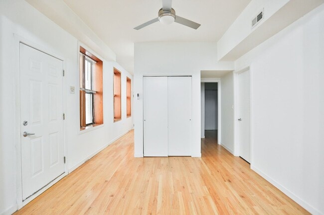 Photo - Nice Wicker Park 2 Bed. Big Bedrooms. All New. Close to the EL. Laundry. Free Internet. Patio Space. Unit 1F