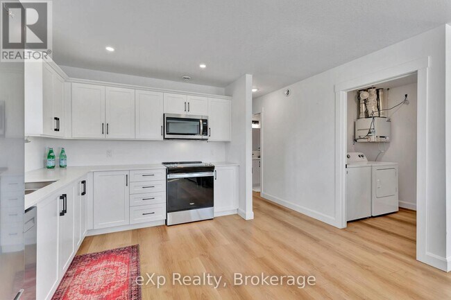 Photo - 27 Malcolm Cres Unit 4