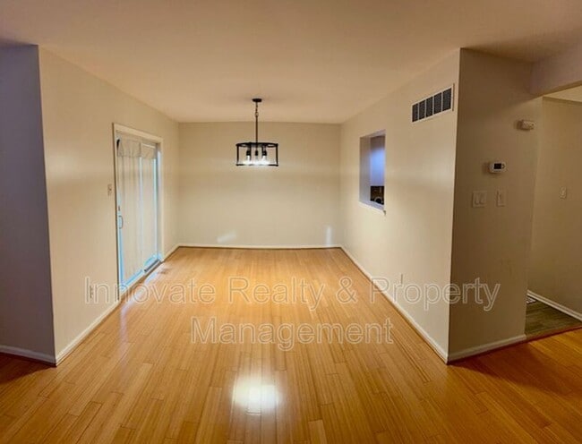 Photo - 584 Mount Vernon Cir