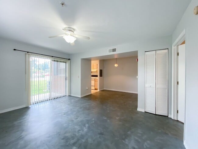 Photo - Campus Edge #104