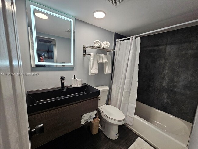 19201 Collins Ave Unidad 324