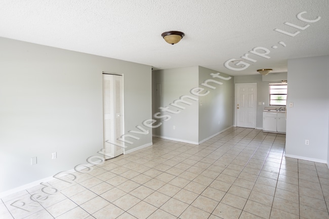 Photo - Spacious 3/1 Duplex with Laundry Room Unit 1127