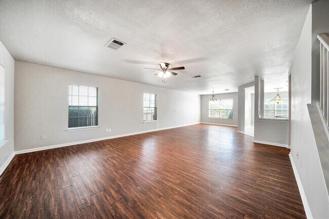 Photo - 1701 Balsam Way