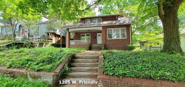 6 Bedroom 2 Bathroom Single Family Home - 6 Bedroom 2 Bathroom Single Family Home