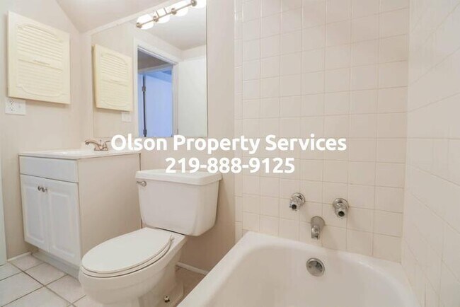 Photo - 924 W 60th Pl