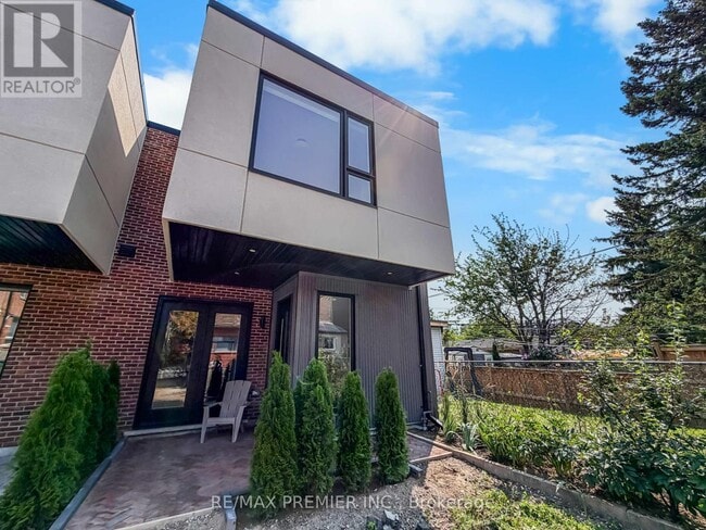 Photo - 755 Dufferin St