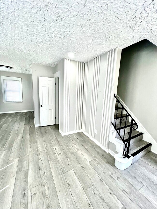 Photo - 1008 Kingman Cir