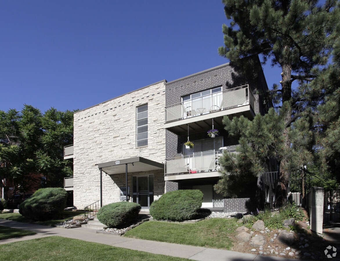 Photo - York Manor Apartments