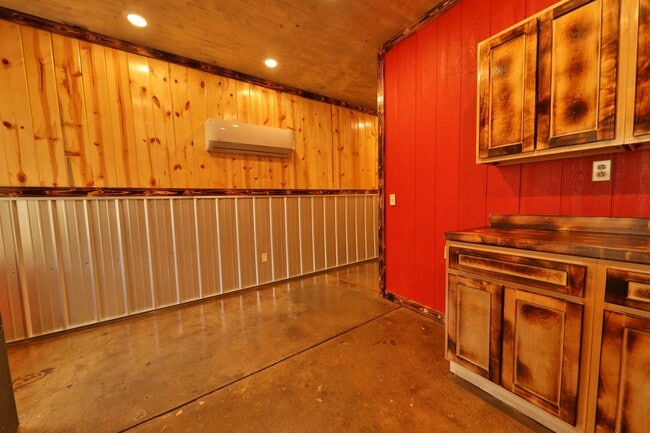 Photo - Rustic Home in Heart of Martin!